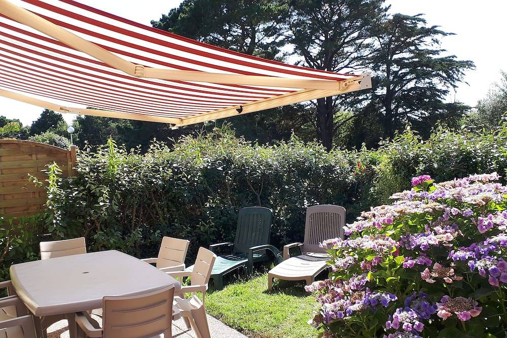 Appartement entier, A 5 minutes du bourg et du port et 1 km des plages appartement en rez de jardin in Locmariaquer, Côte des Mégalithes