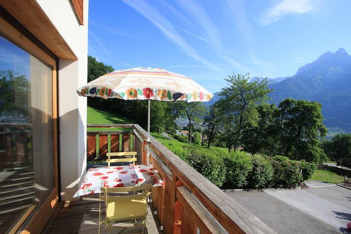 Gîte pour 4 personnes, avec vue sur le lac ainsi que jardin et balcon à Sallanches