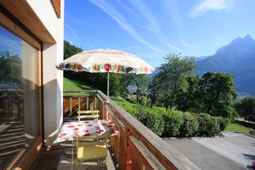 Gîte pour 4 personnes, avec jardin ainsi que balcon et vue sur le lac à Sallanches