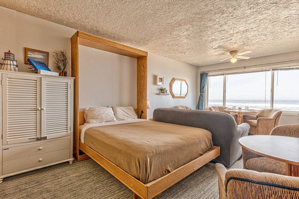 Ganze Wohnung, Sea Gypsy Rentals - Oceanfront Suite - Pool! in Lincoln City, Devils Lake (OR)
