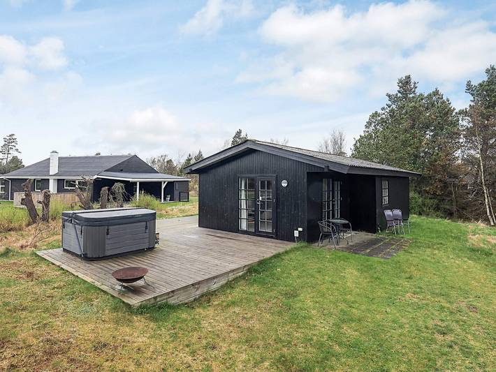 Ferieudlejning for 6 personer, med terrasse, børnevenlig i Helberskov