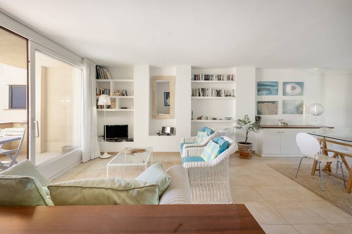 Apartamento entero, Fantástico apartamento en primera línea de mar. in Pals, Costa Brava