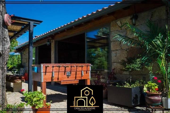 Location de vacances pour 4 personnes, avec piscine ainsi que vue et jardin dans Pedraça - 2