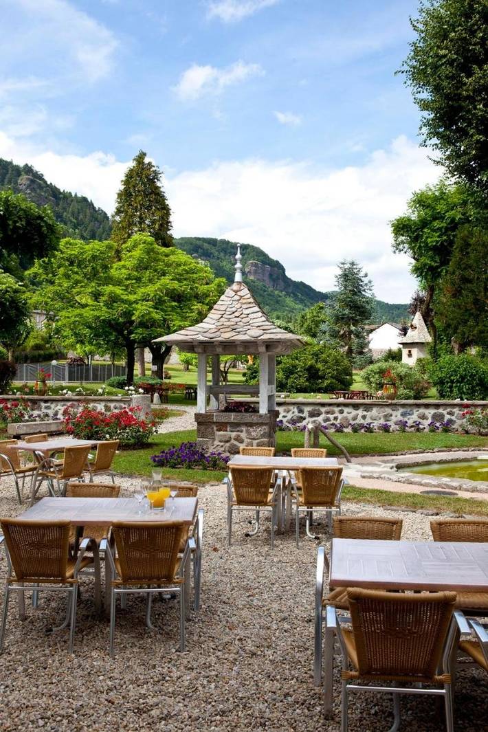 Hôtel pour 2 personnes, avec jardin et piscine, animaux acceptés à Vic-sur-Cère - 2