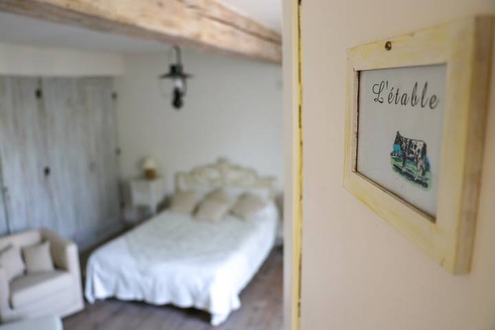 Chambre d’hôte pour 3 personnes, avec jardin et piscine, animaux acceptés dans l' Ariège