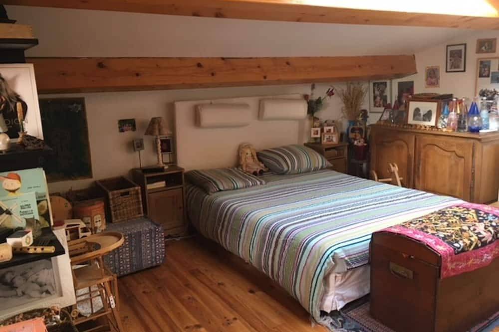 Villa Provençale with private pool (between Aix and Marseille) in Velaux, Region de Aix-en-Provence