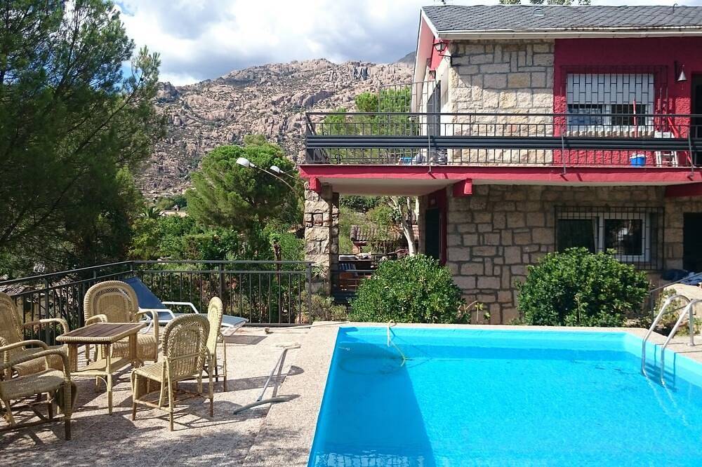 Entire apartment, Piedra Libre apartment 2 in Manzanares el Real, Madrid Province