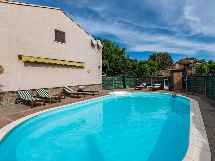 Ferienwohnung für 6 Personen, mit Terrasse und Garten in Cervione