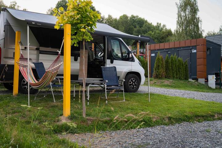 Kemping dla 5 osób, z Jacuzzi i Ogród oraz Sauna i Widok w Buczkowice
