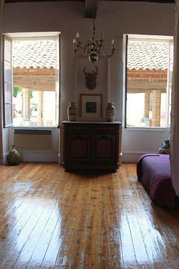Chambre cozy et Salon de 60 m2 au coeur de la cité in Cordes-sur-Ciel, Région d'Albi