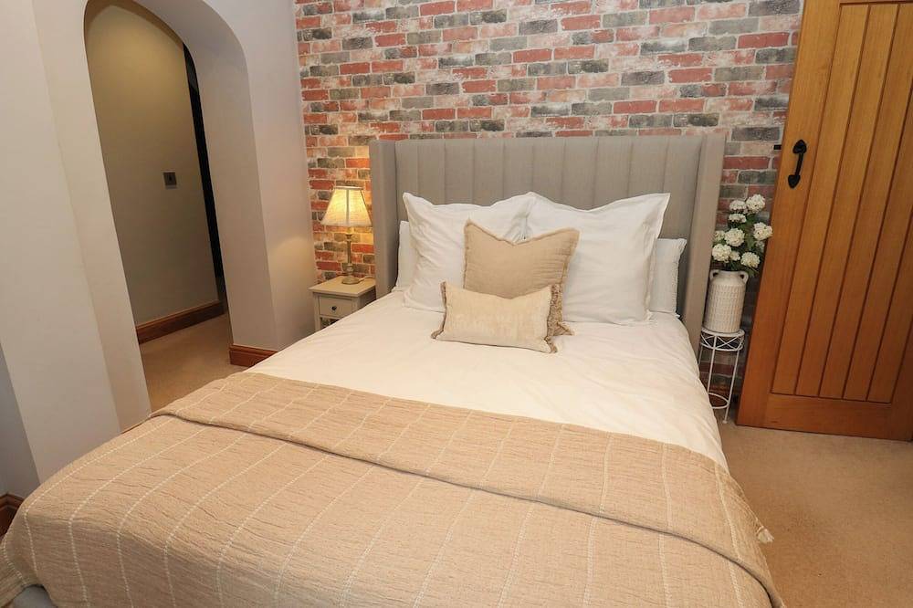 Windyridge, pet friendly, character holiday cottage in Marple Bridge in Stockport, Greater Manchester
