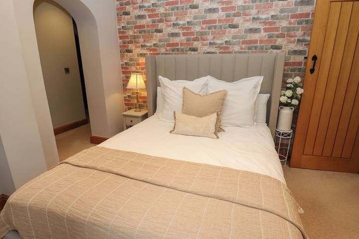 Windyridge, pet friendly, character holiday cottage in Marple Bridge in Stockport, Grand Manchester