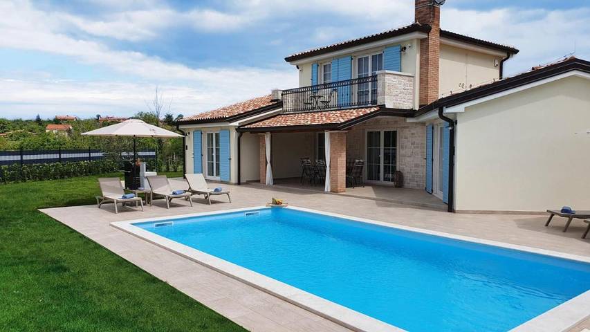 Villa für 6 Personen, mit Terrasse und Garten sowie Pool in Kaštel (Plovanija)