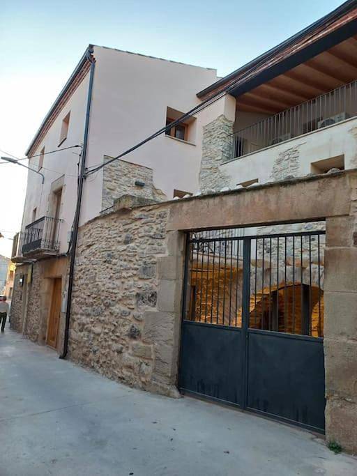 Gîte pour 2 personnes, avec terrasse ainsi que piscine et vue à Preixana