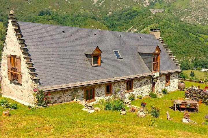 Location de vacances pour 10 personnes, avec Terrasse ainsi que Jardin et Vue à Campan