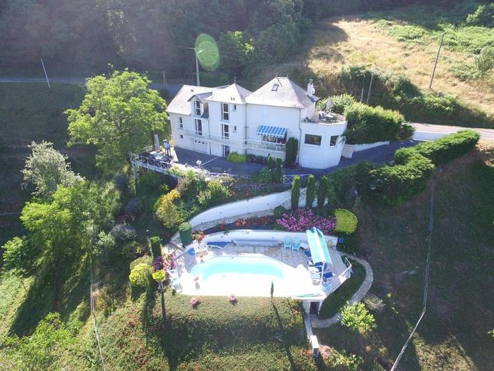 Chambre d’hôte pour 2 personnes, avec vue ainsi que terrasse et piscine
