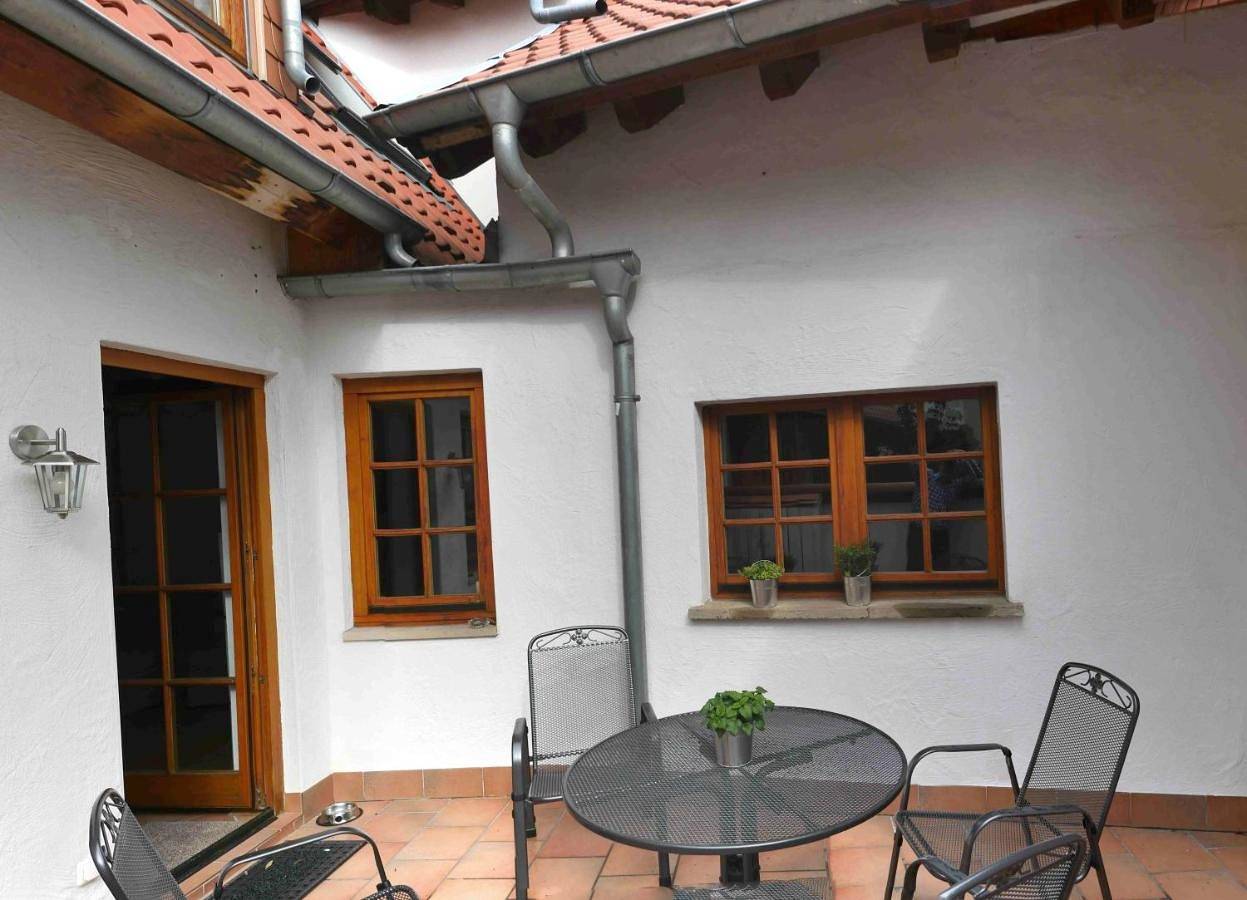 Ganze Wohnung, Three-Bedroom Apartment in Hambach (Neustadt), Neustadt an der Weinstraße