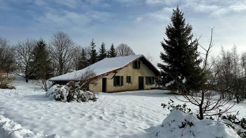 Location de vacances pour 7 personnes, avec vue et jardin dans Lac de Bonlieu