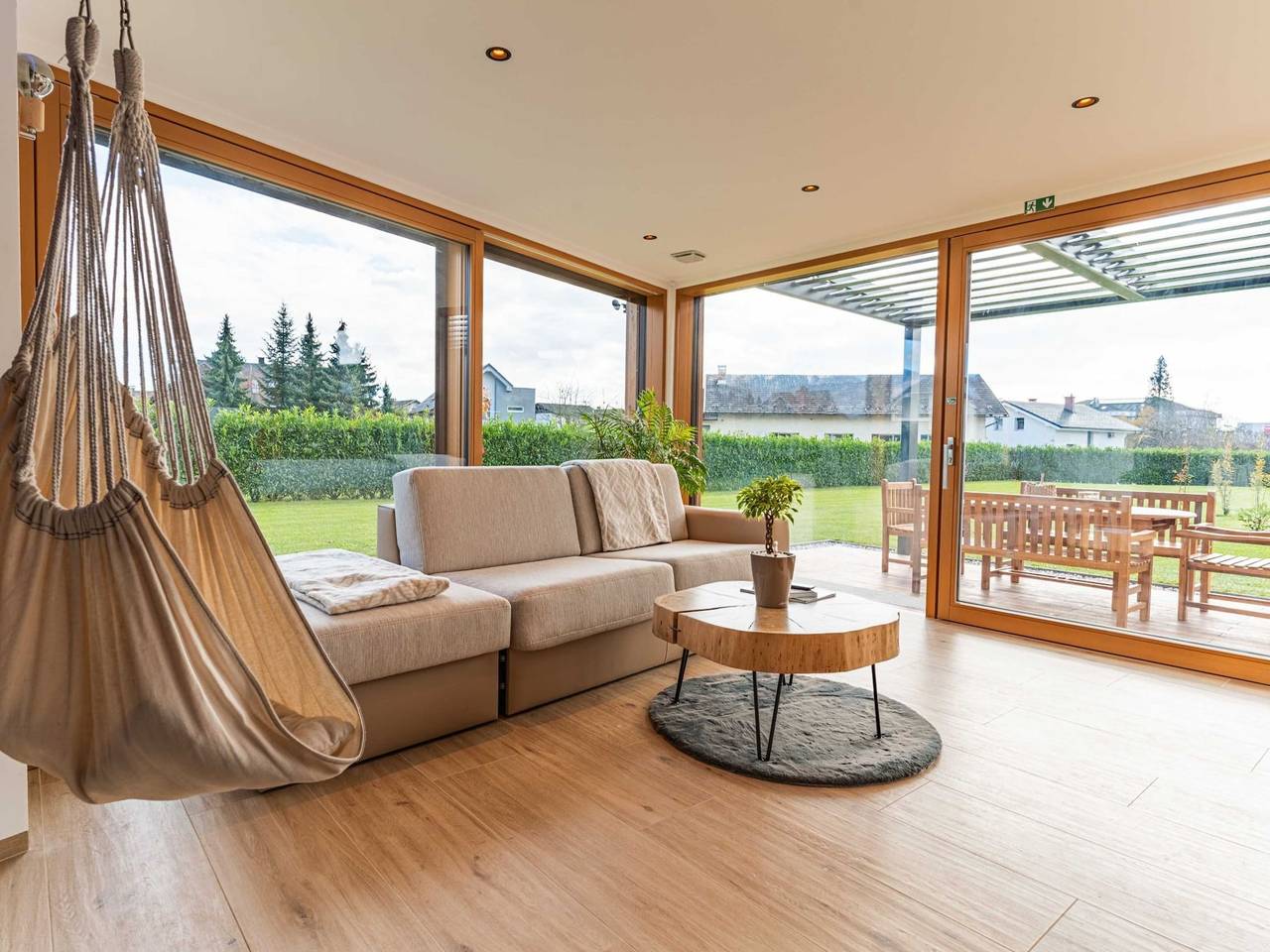 Elegant Warm Bliss Hideaway Escape Lodge - Holiday Home with Hot-Tub and Sauna in Oberkrain