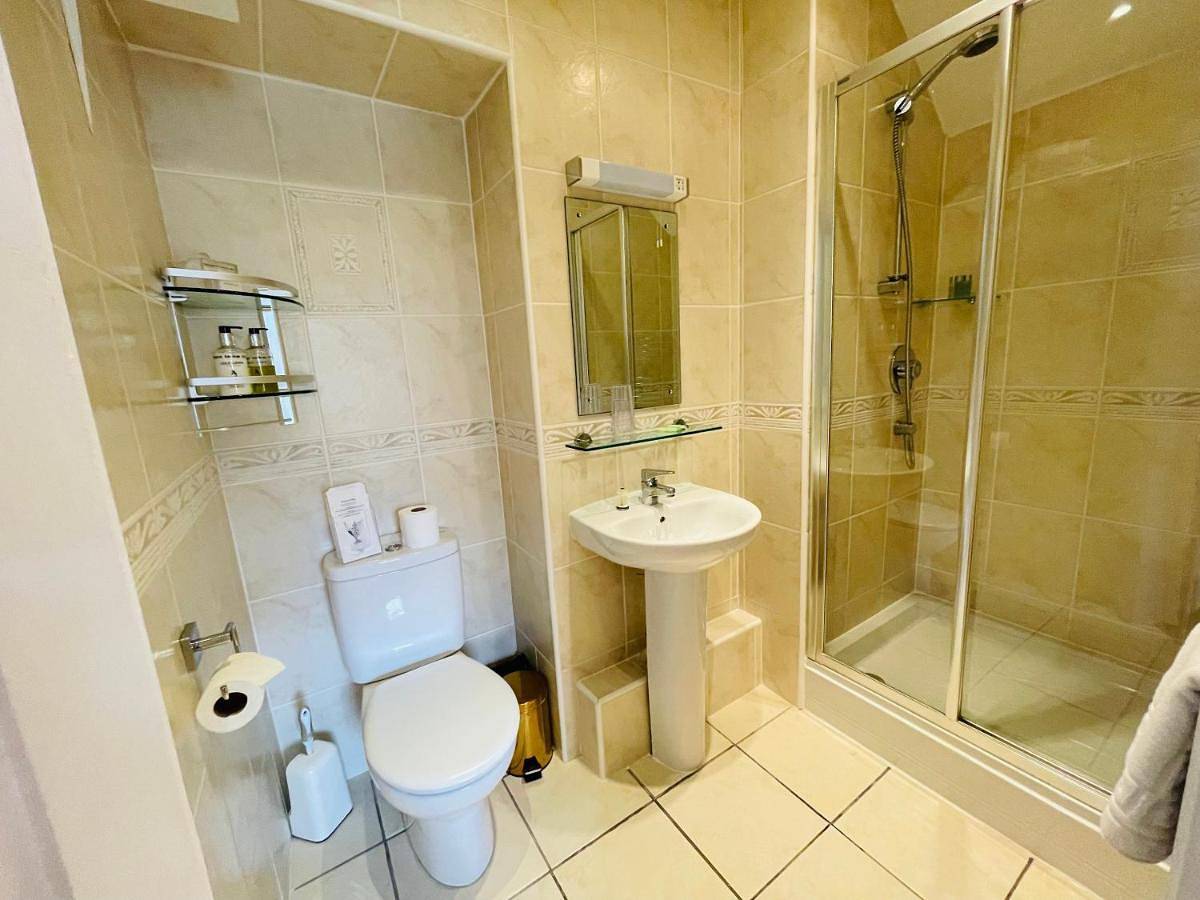 Deluxe Double Room with Shower in Glenridding, Lake District