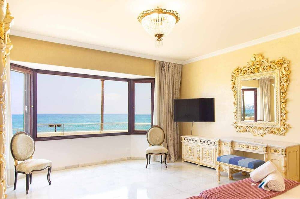 Castle Beach House. Luxury beachfront villa in Playa del Castillo (Fuengirola), Fuengirola