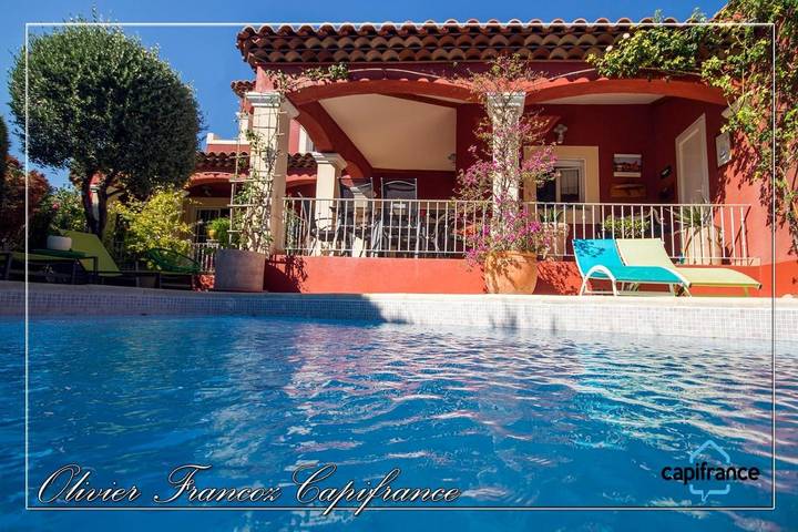 Maison d’hôte pour 4 personnes, avec vue ainsi que jardin et piscine, adapté aux familles à Saint-Cyr-sur-Mer - 2