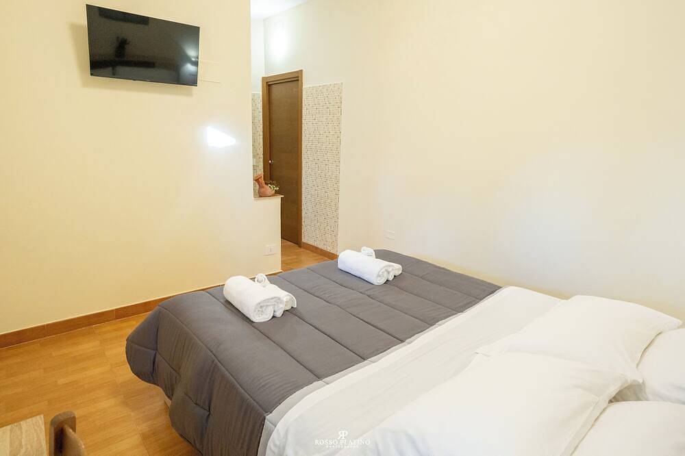 2 km from the sea among the green hills of Vastesi in Vasto, Provincia de Chieti