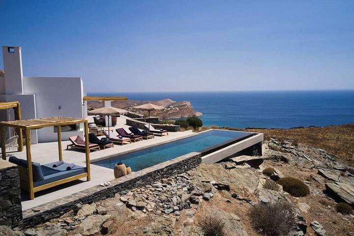 Villa for 8 people, with terrace and garden in Syros