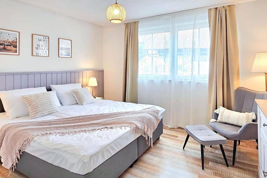 Appartement entier, Apartment Südwind - Beautiful premium apartment with 1 bedroom near Rhine Falls & Zurich Airport in Klettgau in Klettgau, Hautes Forêts-Noires