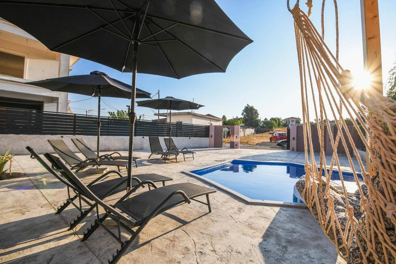 Nektarios & Eftychia Suites - Two Independent Apartments with Shared Pool & Bbq in Αμπελόκηπους Ζακύνθου, Ζάκυνθο
