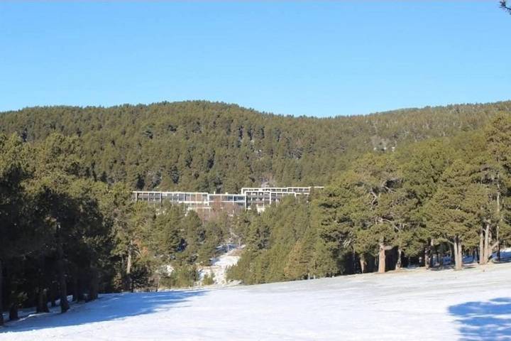 Gîte pour 14 personnes, avec terrasse et jacuzzi, adapté aux familles à Égat - 2