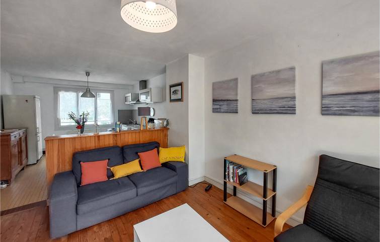 Charmantes 1km Beach Apartment mit Parkplatz & Garten in Saint-Nazaire, Côte d'Amour