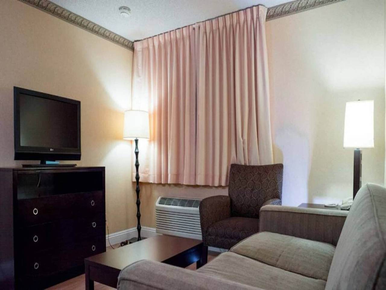 Geheel appartement, 2 tweepersoonsbedden | Rook, koelkast in Anaheim, Orange County