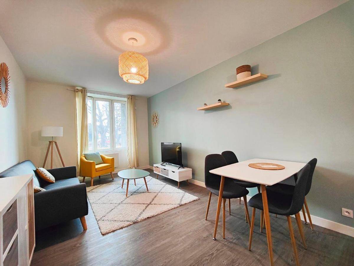 Appartement entier, One-Bedroom Apartment in Riom, Parc naturel régional des Volcans d'Auvergne