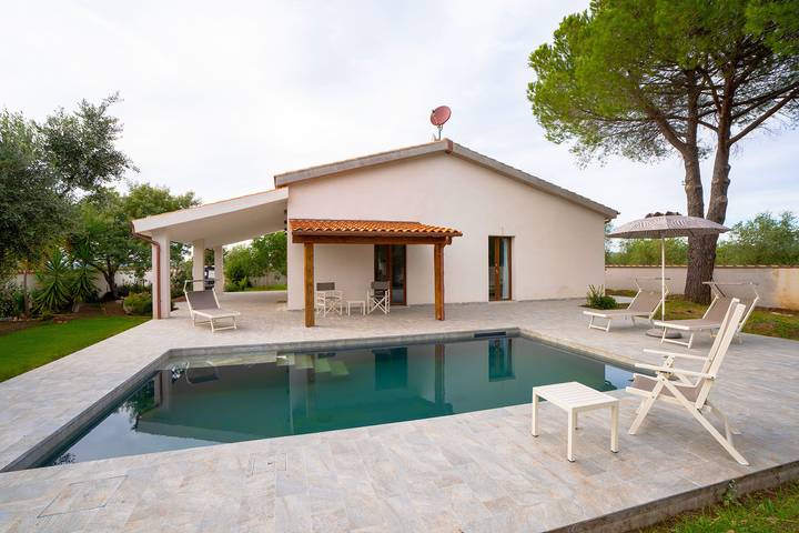 Villa für 6 Personen, mit Terrasse und Garten, mit Haustier