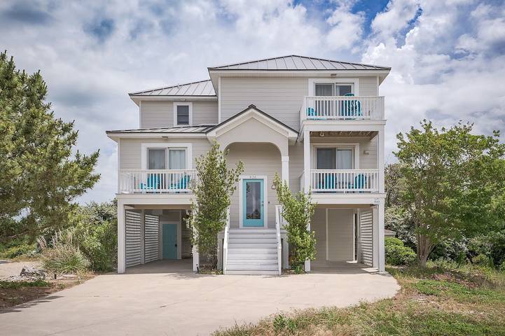 Vacation rental for 12 people, with pool and hot tub as well as terrace in Corolla