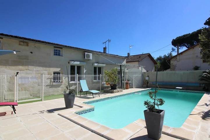 Location de vacances pour 2 personnes, avec piscine et jardin à Saint-Denis-de-Pile