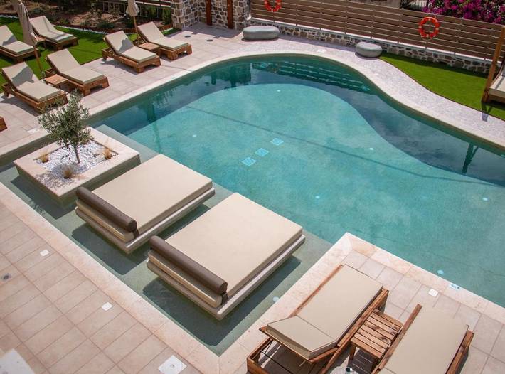 Location de vacances pour 4 personnes, avec vue ainsi que jardin et piscine dans Poros - 2