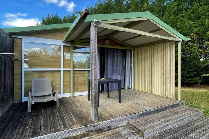 Gîte pour 3 personnes, avec Piscine à Chazemais