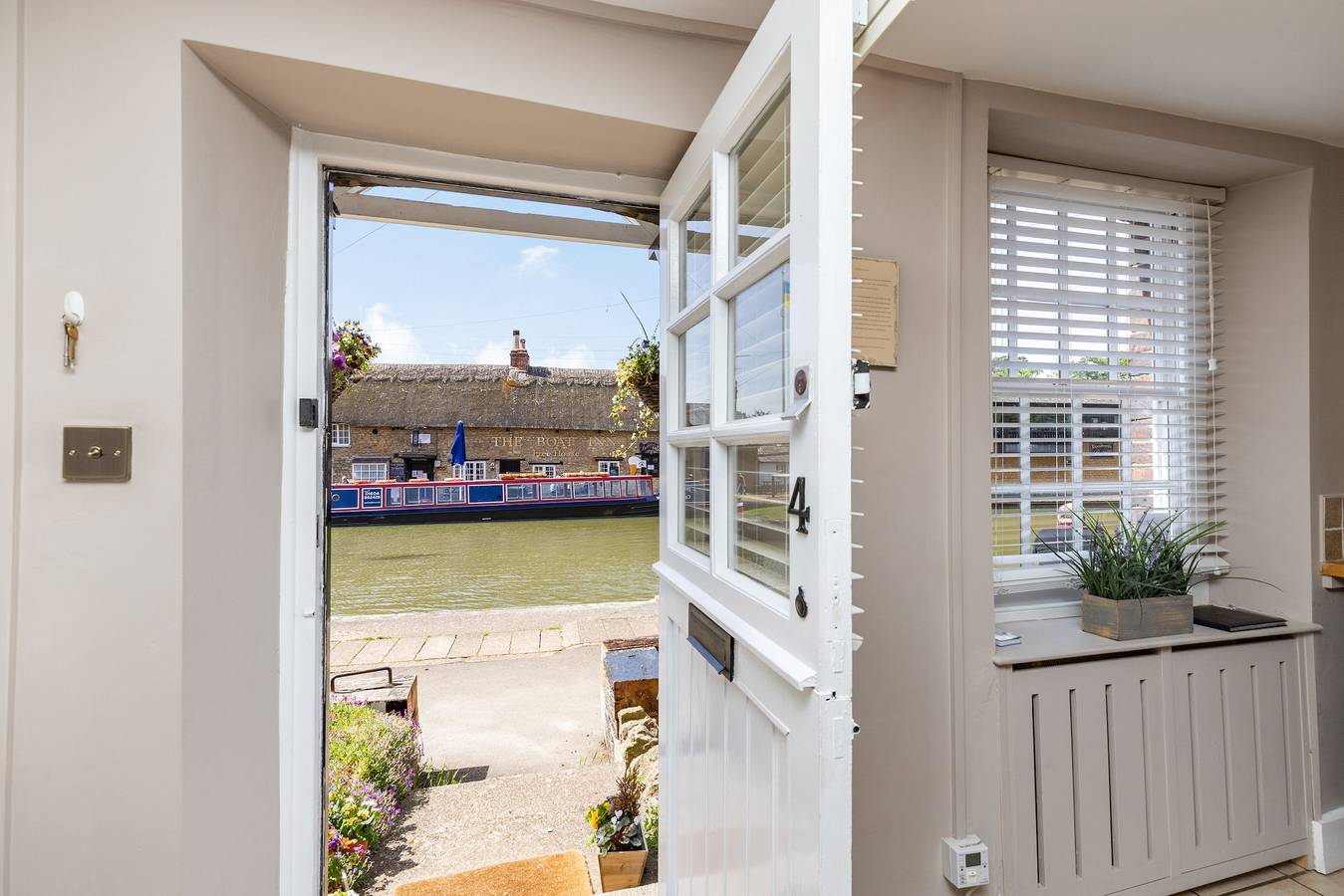 4 Canalside Cottages in Northamptonshire