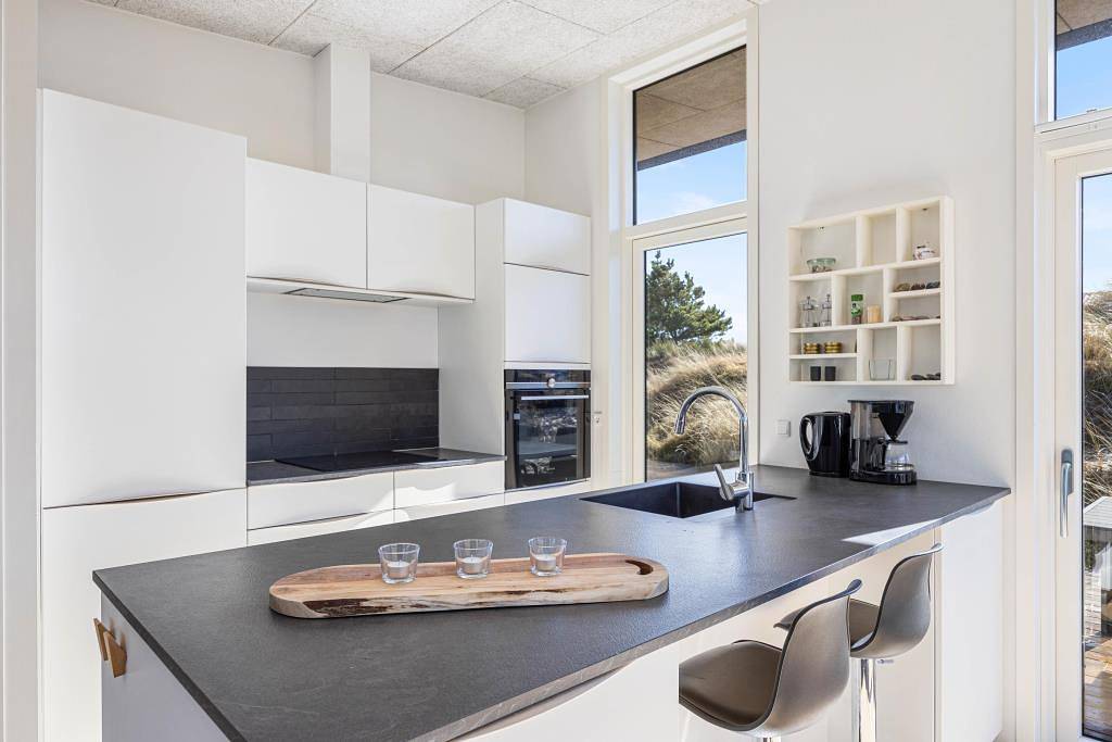 Villa voor 8 personen met balkon/terras in Bjerregård, Holmsland Klit