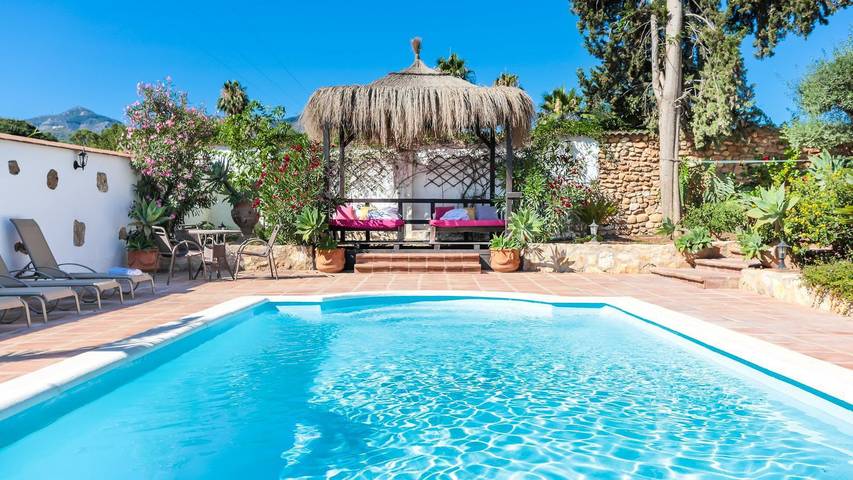 Villa for 10 people, with balcony/terrace and pool - 1