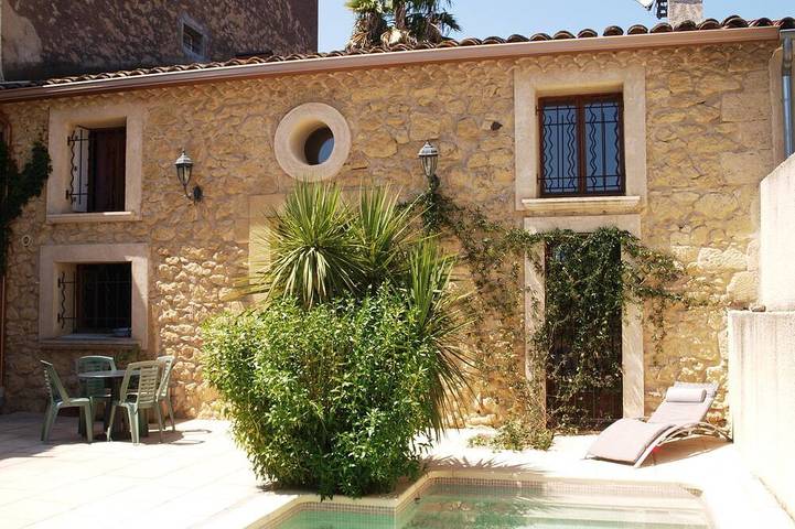 Location de vacances pour 8 personnes, avec terrasse à Nézignan-l'Évêque