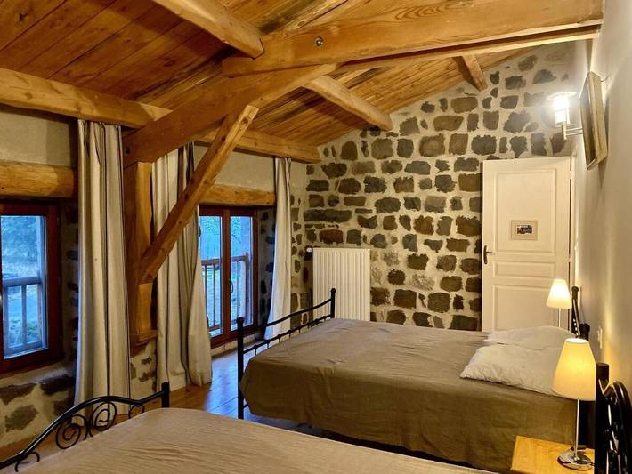 Location de vacances pour 6 personnes, avec vue et jardin à Arlempdes - 2