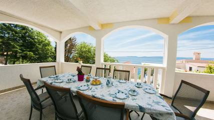 Ferienwohnung für 9 Personen, mit Terrasse in Pisak