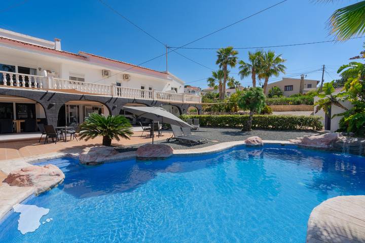 Villa für 14 Personen, mit Balkon und Garten in Calpe