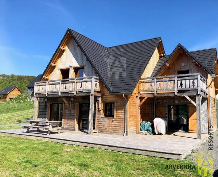Chalet pour 8 personnes, avec terrasse et vue ainsi que jardin et sauna à Chambon-sur-Lac - 2