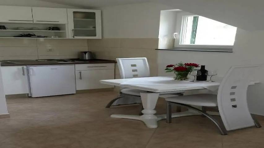 Ferienwohnung für 3 Personen, mit Garten in Podstrana - 2