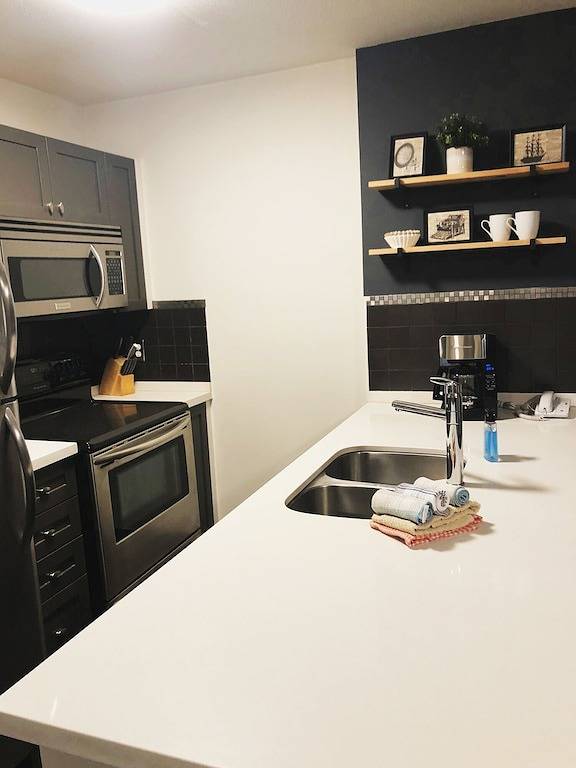 Ganze Wohnung, Stunning Deer Lodge Condo in Town Centre at the Olympic Rings in Whistler, Whistler Blackcomb