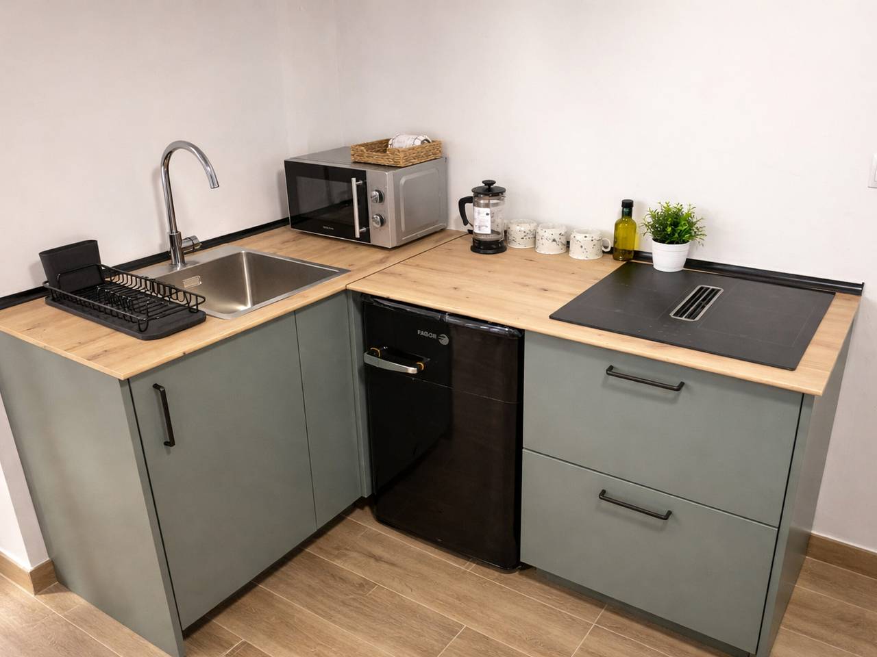 Apartamento entero, Apartamento moderno con terraza privada - 2 pers. in Parque de las Avenidas, Madrid